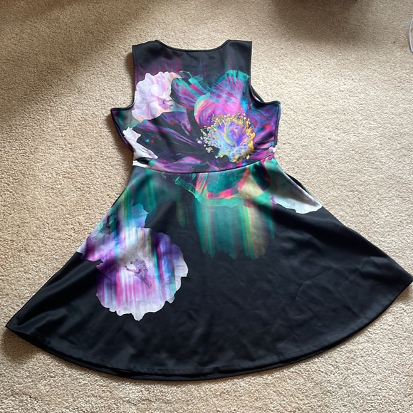 Floral and Black, Sleeveless Dress with POCKETS! - Picture 3 of 3